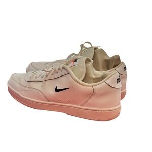 Nike size 9 White Mens CJ 1679-101 Excellent  Condition Court Vantage Pickleball